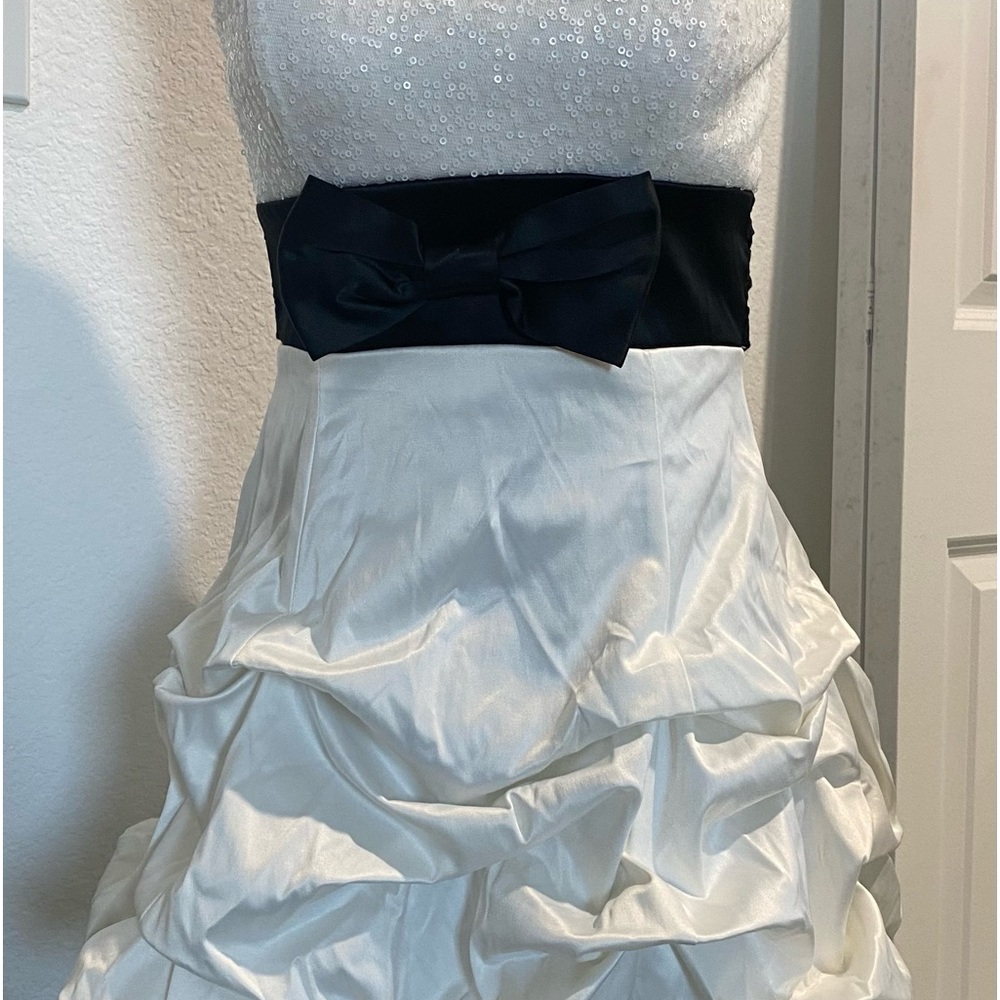 “ Ruby Rose”White Strapless Sequins Black-Bow-Sas… - image 8